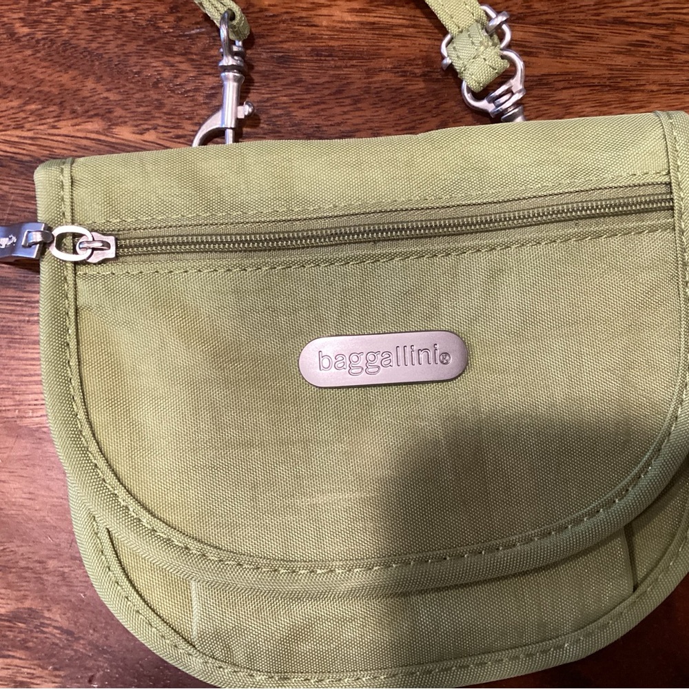 Baggallini Green Crossbody Bag - Picture 2 of 11